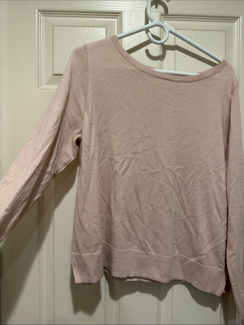 Classic Lightweight Women's Long-Sleeve finely knit sweater in Blush Pink M